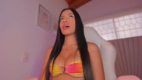 Snapshot of valeria_uribe22 chatting on 09.12.25    online show from 09.12.25