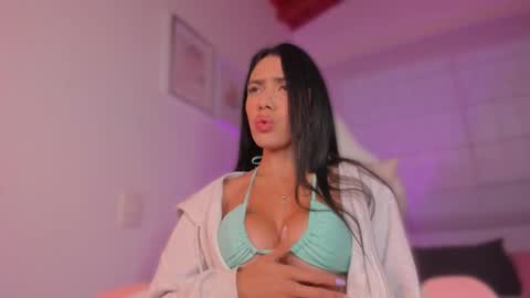 Snapshot of valeria_uribe22 chatting on 09.29.25    online show from 09.29.25