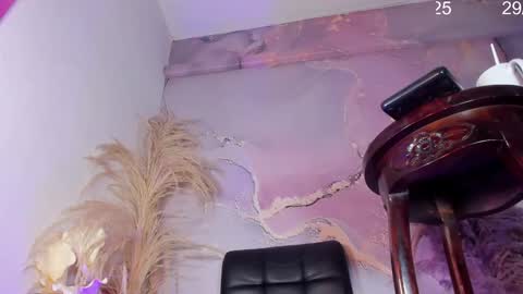 Snapshot of valeriaqueents21 chatting on 10.29.25 valeriaqueents21 online show from 10.29.25