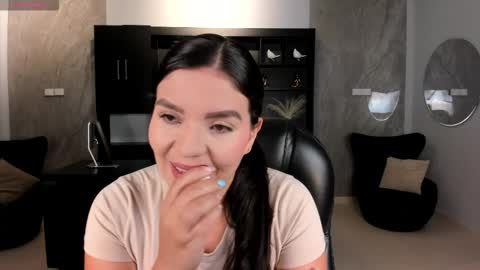 Valeria online show from 10.26.25