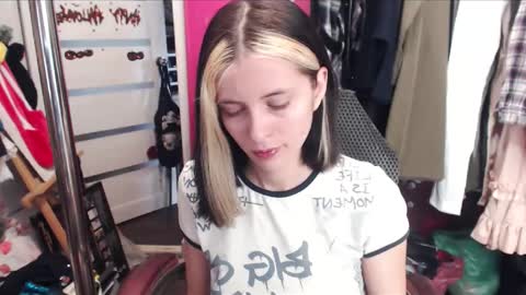 ValeriaXKiss online show from 02.22.25