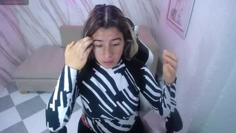 valerie_b online show from 02.11.25