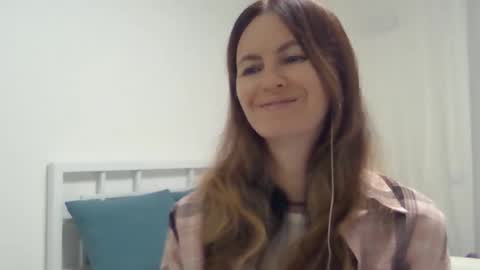 Snapshot of valerie_rose777 chatting on 11.01.25 valerie_rose777 online show from 11.01.25