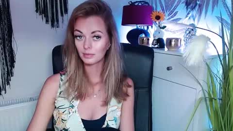 Snapshot of valerieluvsugar chatting on 12.02.24 Valerie online show from 12.02.24