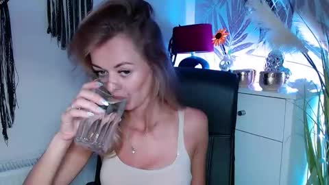 Snapshot of valerieluvsugar chatting on 02.04.25 Valerie online show from 02.04.25