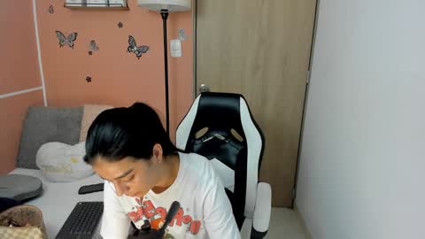 Juli C online show from 12.16.24