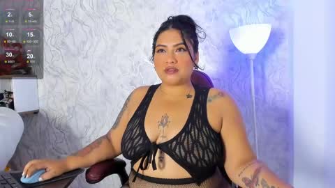 Snapshot of valeriia_moon chatting on 05.12.26 Valeria GomezGMT-5 2200-0600 online show from 05.12.26