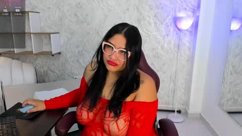 Snapshot of valeriia_moon chatting on 06.02.26 Valeria GomezGMT-5 2200-0600 online show from 06.02.26