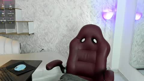 Snapshot of valeriia_moon chatting on 06.04.26 Valeria GomezGMT-5 2200-0600 online show from 06.04.26