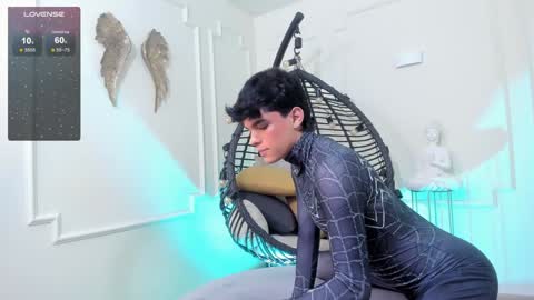 Snapshot of valery_hil chatting on 12.19.24 Thomy online show from 12.19.24