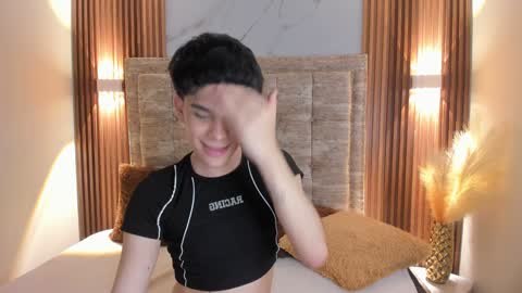 Snapshot of valery_hil chatting on 12.31.24 Thomy online show from 12.31.24