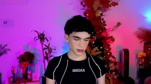 Snapshot of valery_hil chatting on 01.05.25 Thomy online show from 01.05.25