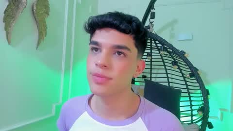 Snapshot of valery_hil chatting on 01.28.25 Thomy online show from 01.28.25