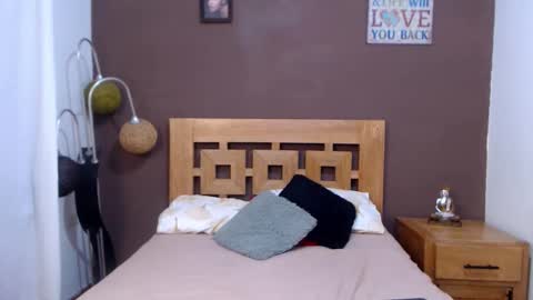 Snapshot of valesantodomingo chatting on 11.12.25 Sofia online show from 11.12.25