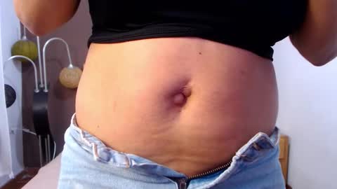 Snapshot of valesantodomingo chatting on 11.14.25 Sofia online show from 11.14.25