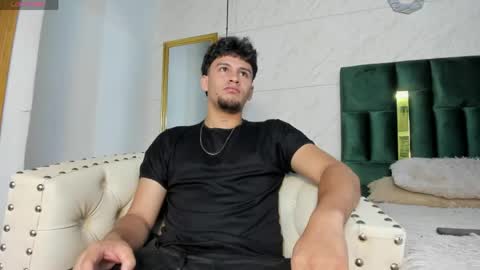 Snapshot of valetino_stonee chatting on 04.26.26 Valentino online show from 04.26.26