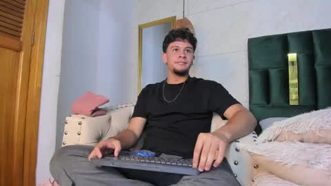 Snapshot of valetino_stonee chatting on 04.30.26 Valentino online show from 04.30.26