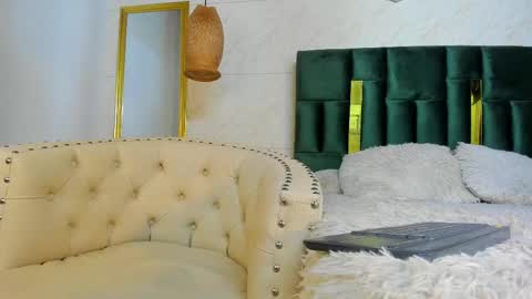 Snapshot of valetino_stonee chatting on 05.03.26 Valentino online show from 05.03.26