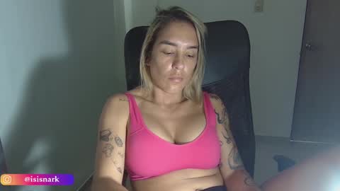 Snapshot of valkyriarose chatting on 03.11.25 Isis online show from 03.11.25