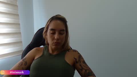 Snapshot of valkyriarose chatting on 09.09.25 Isis online show from 09.09.25