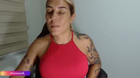 Snapshot of valkyriarose chatting on 09.18.25 Isis online show from 09.18.25