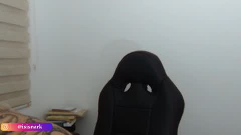 Snapshot of valkyriarose chatting on 10.08.25 Isis online show from 10.08.25