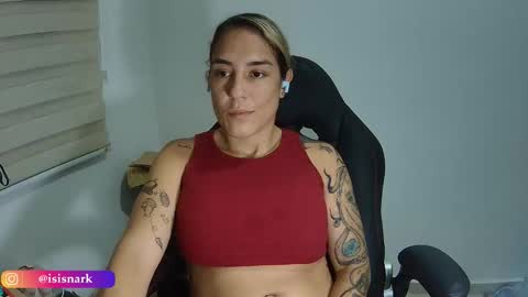 Snapshot of valkyriarose chatting on 10.15.25 Isis online show from 10.15.25