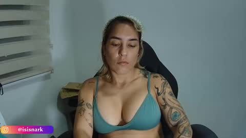 Snapshot of valkyriarose chatting on 10.17.25 Isis online show from 10.17.25