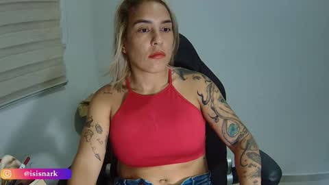 Snapshot of valkyriarose chatting on 10.19.25 Isis online show from 10.19.25