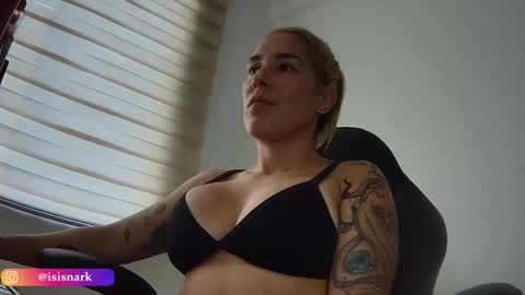 Snapshot of valkyriarose chatting on 10.26.25 Isis online show from 10.26.25