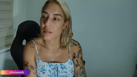 Snapshot of valkyriarose chatting on 10.30.25 Isis online show from 10.30.25