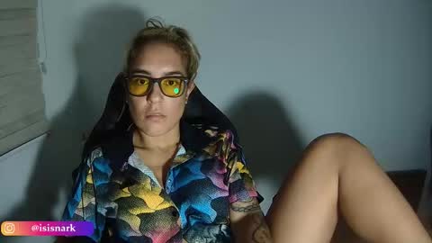 Snapshot of valkyriarose chatting on 11.06.25 Isis online show from 11.06.25