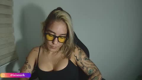 Snapshot of valkyriarose chatting on 11.23.25 Isis online show from 11.23.25