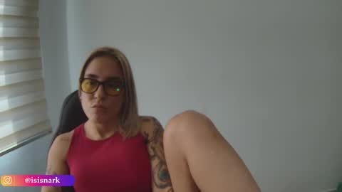 Snapshot of valkyriarose chatting on 11.26.25 Isis online show from 11.26.25