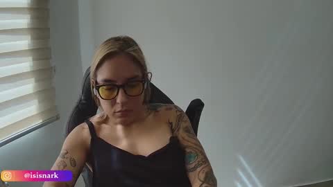 Snapshot of valkyriarose chatting on 11.27.25 Isis online show from 11.27.25