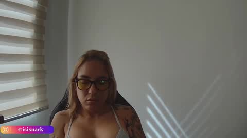 Snapshot of valkyriarose chatting on 12.02.25 Isis online show from 12.02.25