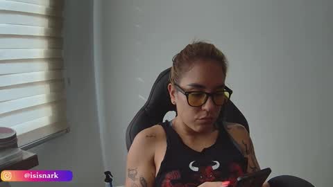 Snapshot of valkyriarose chatting on 12.03.25 Isis online show from 12.03.25