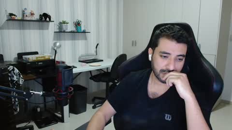 Snapshot of vallartamexi chatting on 10.07.25 Roberto Carlos online show from 10.07.25