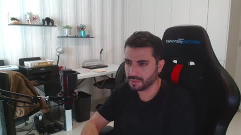 Snapshot of vallartamexi chatting on 10.07.25 Roberto Carlos online show from 10.07.25