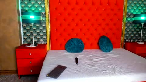 Valerie Val V online show from 10.19.25