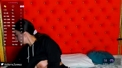 Valerie Val V online show from 02.05.26