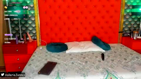 Valerie Val V online show from 02.10.26