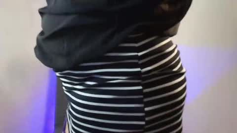 Vallery16 online show from 11.20.25