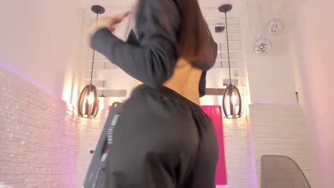 Vallolet Peach  online show from 01.07.25