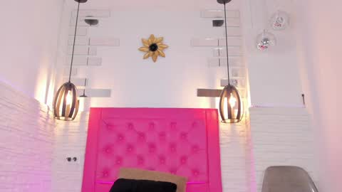 Vallolet Peach  online show from 01.17.25