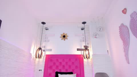 Vallolet Peach  online show from 01.31.25