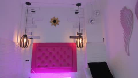 Vallolet Peach  online show from 02.15.25