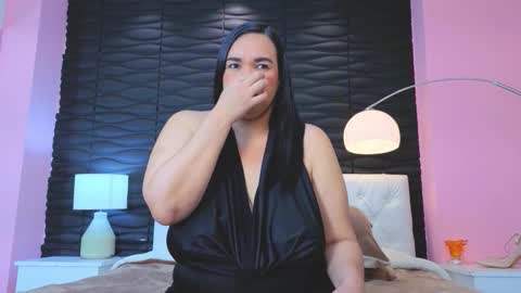 Snapshot of valrery_roussex chatting on 10.28.25 Valery online show from 10.28.25