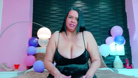 Snapshot of valrery_roussex chatting on 11.11.25 Valery online show from 11.11.25