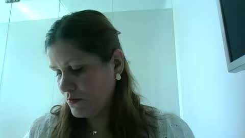 Snapshot of valu2208 chatting on 10.02.25 valu2208 online show from 10.02.25